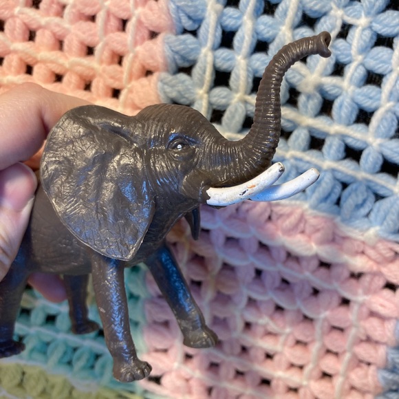 B1G2 - Plastic Realistic Elephant Animal - Buy 1, Get 2 FREE - Picture 7 of 8
